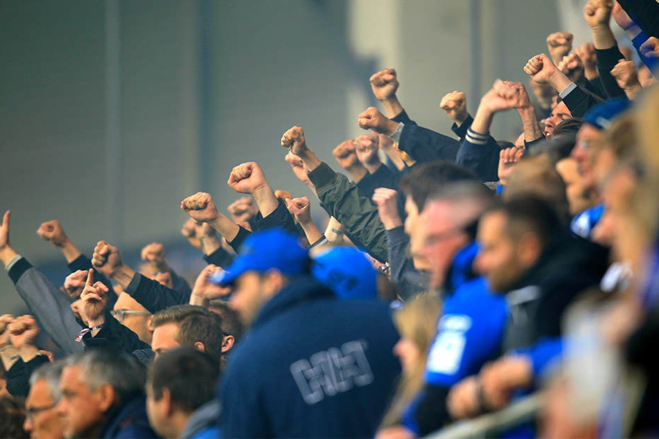 Fans des SC Paderborn trafen außerhalb des Stadions auf rivalisierende Osnabrück-Fans.