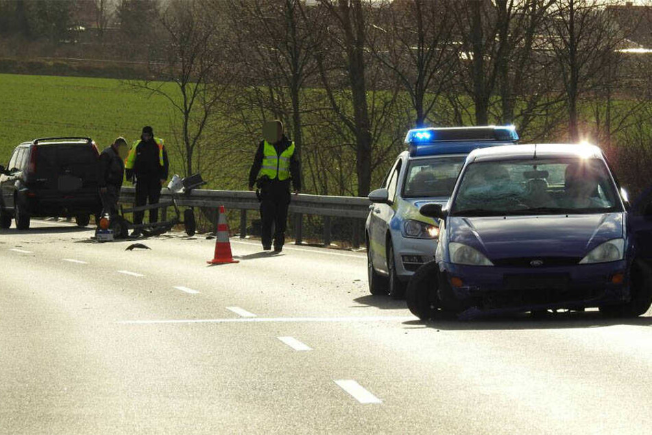 Der Anhänger hatte sich von einem SUV gelöst und war in den Gegenverkehr geraten.