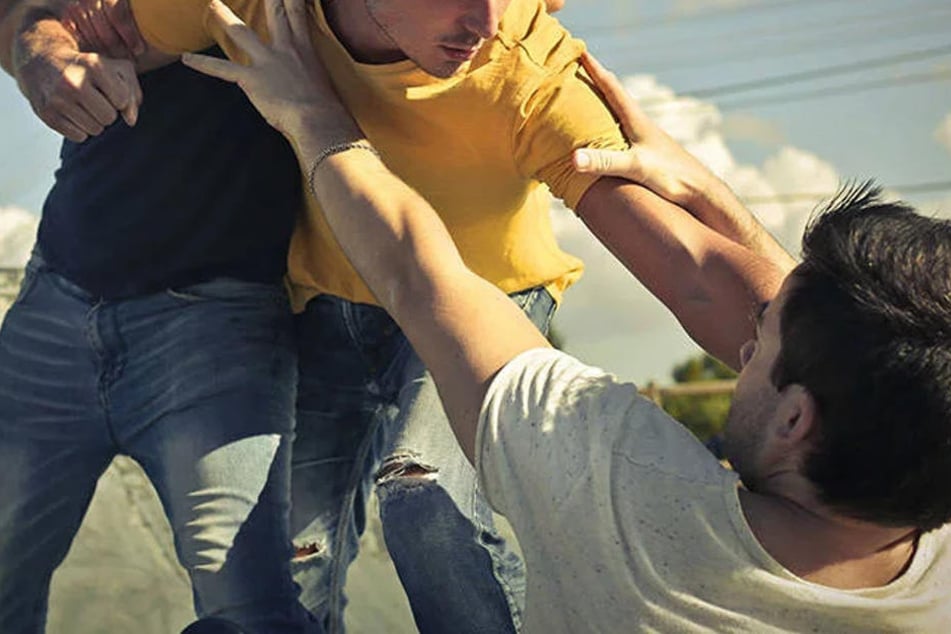 Der 38-Jährige wurde von mehreren Männern angegriffen. (Symbolbild)