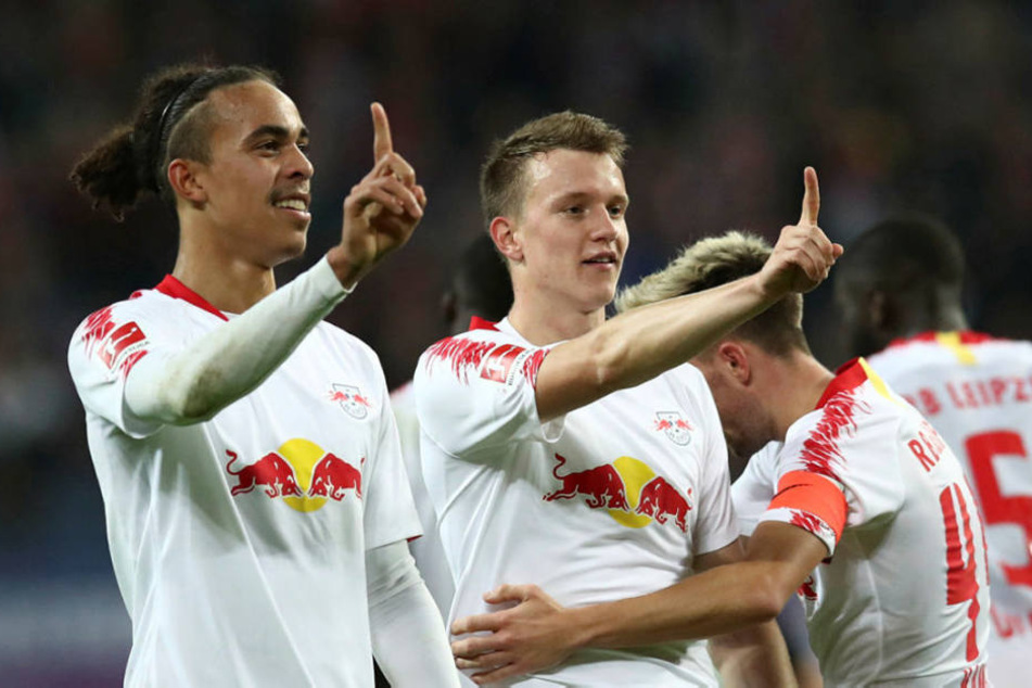 Schossen die Bullen mit ihren Toren an den Bayern vorbei: Doppelpacker Yussuf Poulsen (l.) und Jubilar Lukas Klostermann.