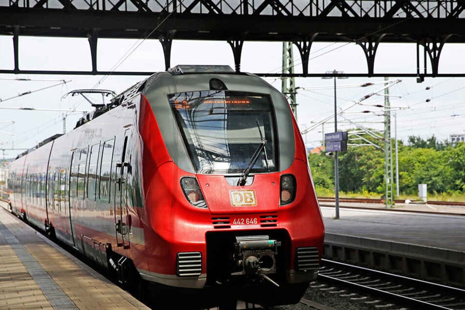 Der Mann fuhr ohne Fahrschein mit dem Zug von Bischofswerda nach Dresden.