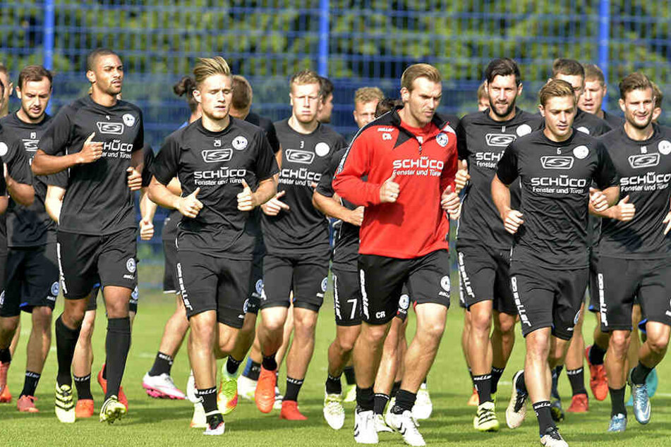 Gegen Dynamo Dresden will Carsten Rump (35) eine gierige Elf aufbieten.