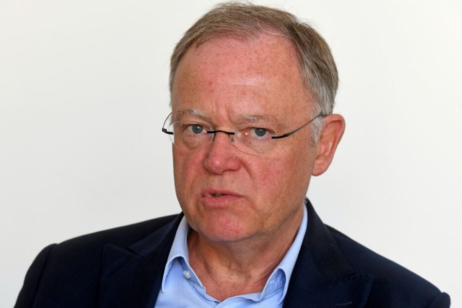 Ministerpräsident Stephan Weil (60) will nun einen Muster-Schlachthof prüfen.