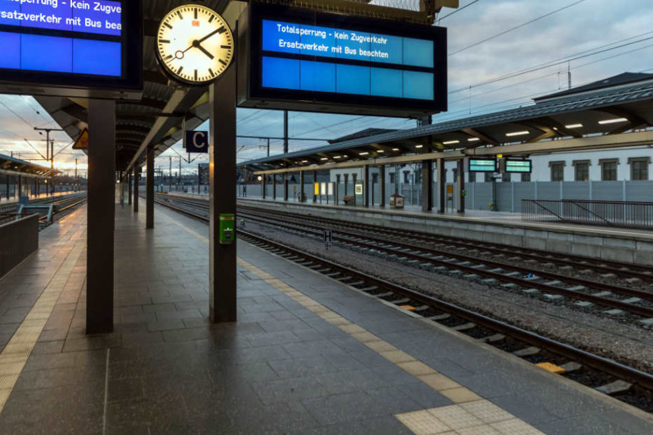 Am Erfurter Hauptbahnhof fischten die Polizisten den Jugendlichen aus dem Bahngleis. (Symbolbild)