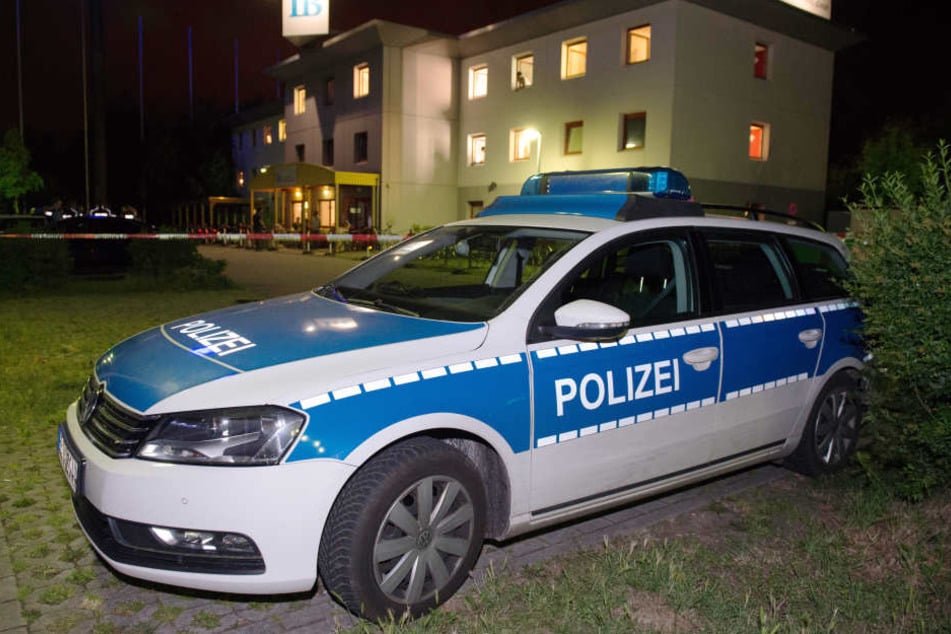 Ein 27-jähriger Iraker ist auf seinen sechs Jahre jüngeren Landsmann mit einem Messer losgegangen und hat ihn am Kopf verletzt. (Symbolbild)