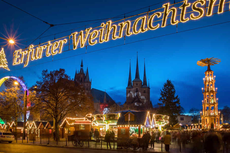 Der Erfurter Weihnachtsmarkt wird mit Betonschwellen gesichert.
