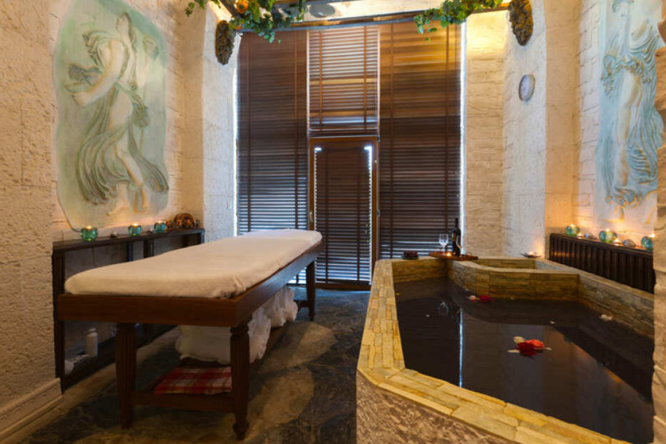 Wellness vom Feinsten! Badet doch mal in einer Badewanne, gefüllt mit Rotwein. ;-)