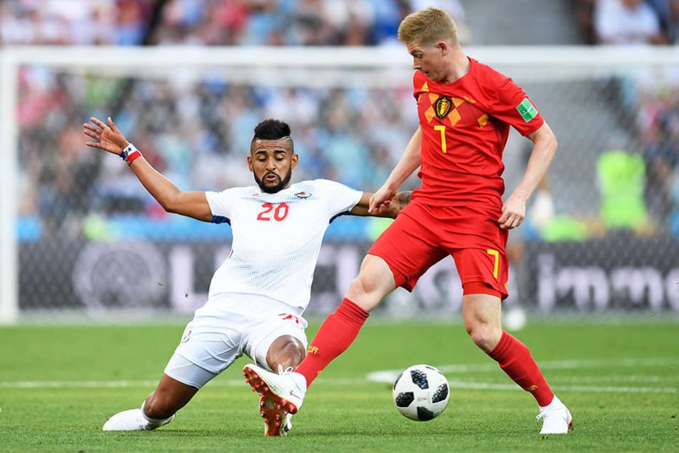 Der Belgier Kevin de Bruyne (r.) und Panamas Anibal Godoy (l.) kämpfen um den Ball.