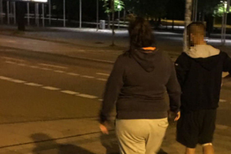 Einer der Verdächtigen mit der unbekannten weiblichen Begleitung.
