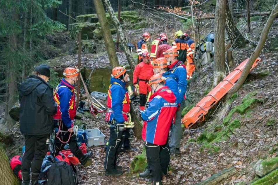Gegen 1 Uhr in der Nacht konnte der Verunglückte aus dem Stollen befreit werden.