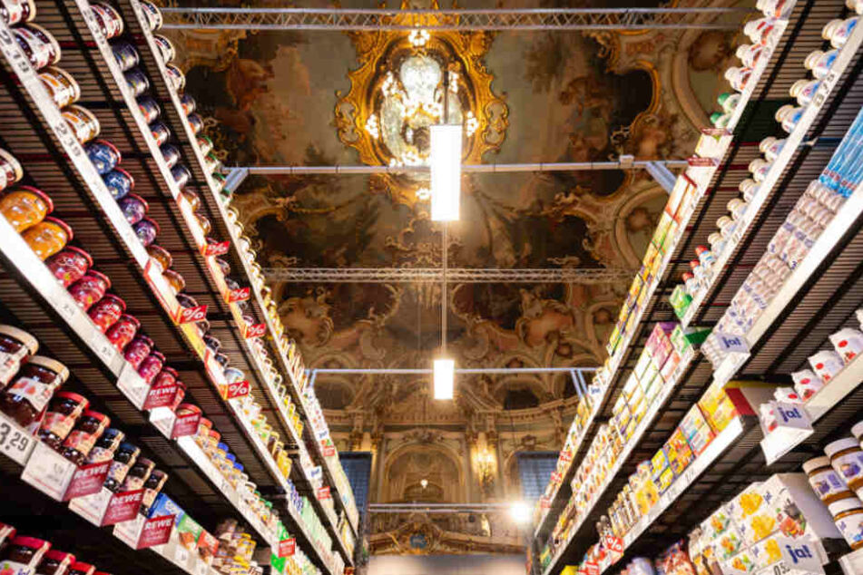 Konfrontation der Gegensätze geglückt: So herrschaftlich kann shoppen sein.