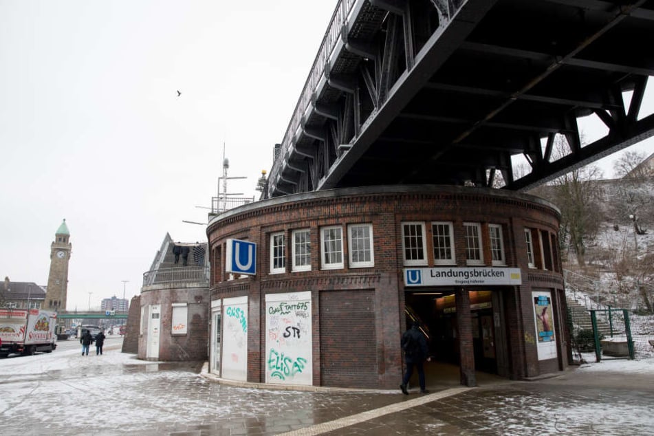 Von den umfassenden Infrastrukturmaßnahmen in Hamburg, wird auch die U-Bahn-Haltestelle Landungsbrücken längerfristig betroffen sein.