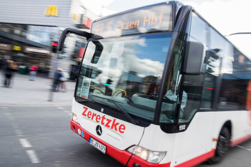 Mit kostenlosen Bussen und Bahnen hofft das Land die Luftverschmutzung in den Griff zu bekommen.