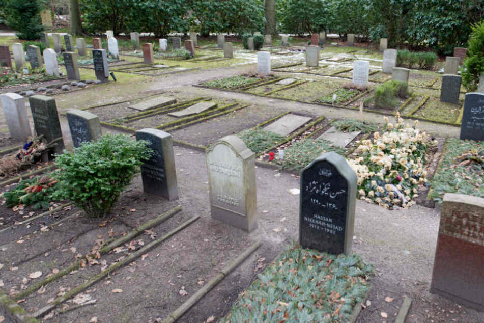 Gräber auf dem Friedhof Öjendorf in Hamburg-Billstedt.