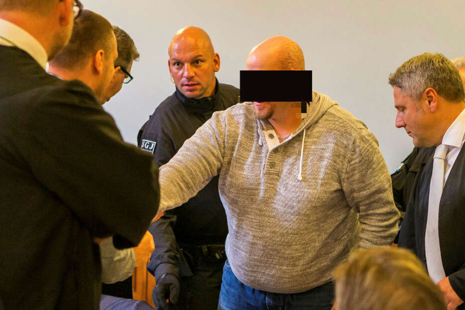 Der Hauptangeklagte Stefan S. (33) – laut Verteidigung soll er aus purer Angst geschossen haben und „kopflos“ vorgegangen sein.
