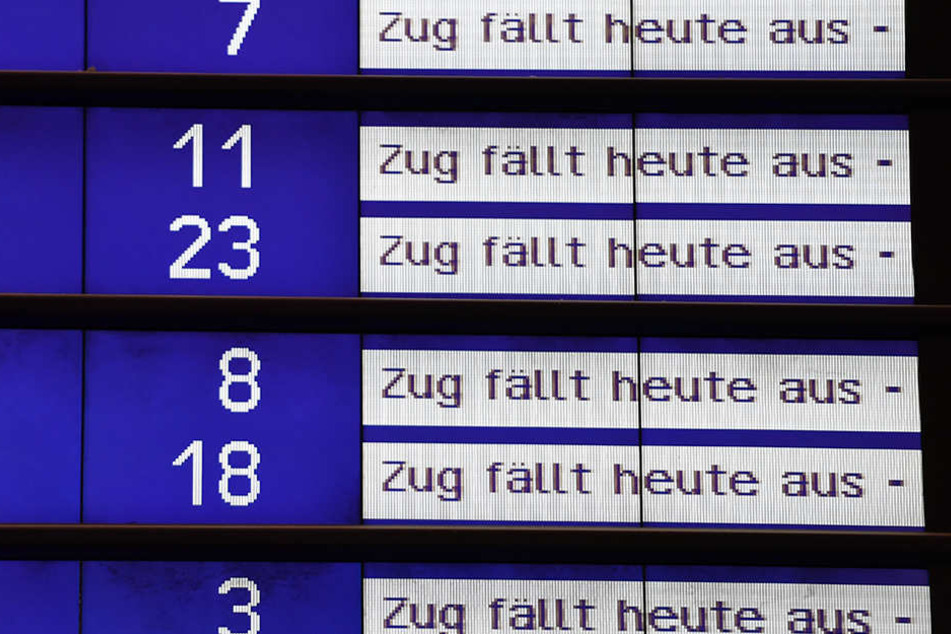 Derzeit müssen betroffene Fahrgäste mit vielen Zugausfällen rechnen. (Symbolbild)