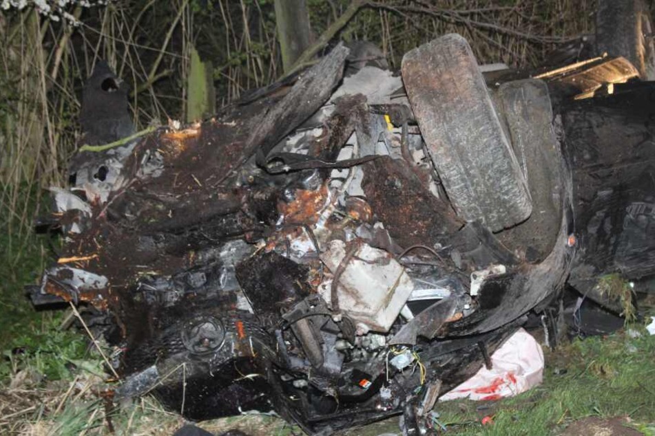 Der Fahrer verlor die Kontrolle und überschlug sich mit dem Wagen.