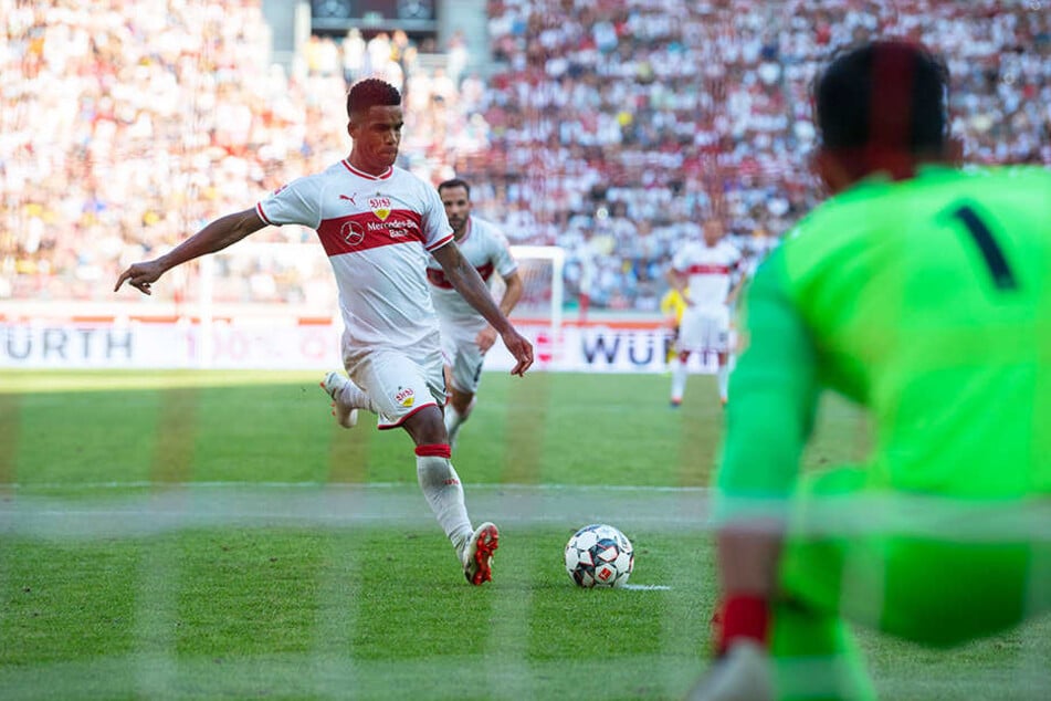 Die Führung: Daniel Didavi trifft vom Elfmeterpunkt zum 1:0 für den VfB.
