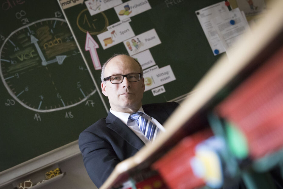 Hamburgs Bildungssenator Ties Rabe (SPD) informiert über den neuen Schulentwicklungsplan und dem umfassenden Ausbau des staatlichen Schulsystems.