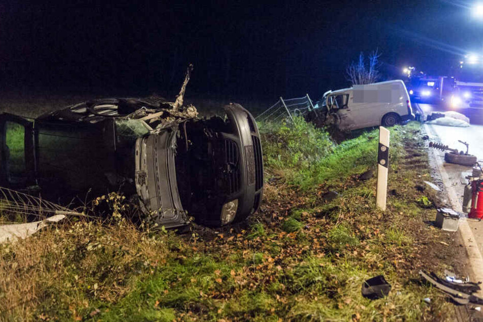 Bild der Zerstörung: Bei einem Unfall im Taunus sind vier Menschen verletzt worden.