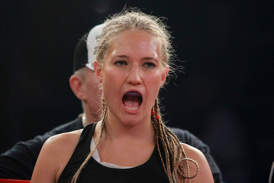 Anastasia Yankova ist professionelle Kampfsortlerin.