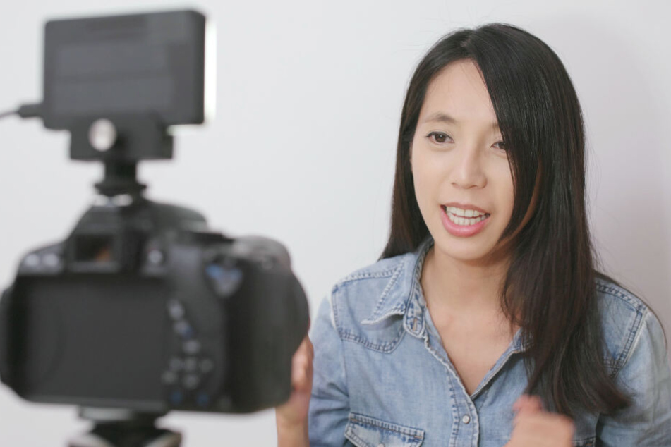 Der Mann verkaufte seine eigene Tochter, um chinesische Models und Influencerinnen für erotische Vlogs im Internet bezahlen zu können. (Symbolbild)