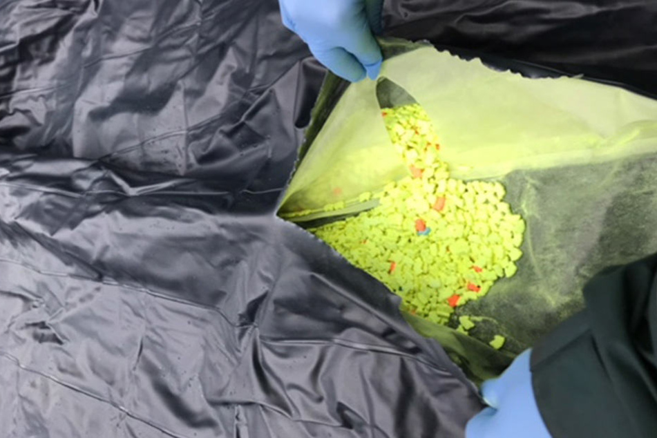 Rund 10.000 Ecstasy-Tabletten entdeckten die Zollfahnder.