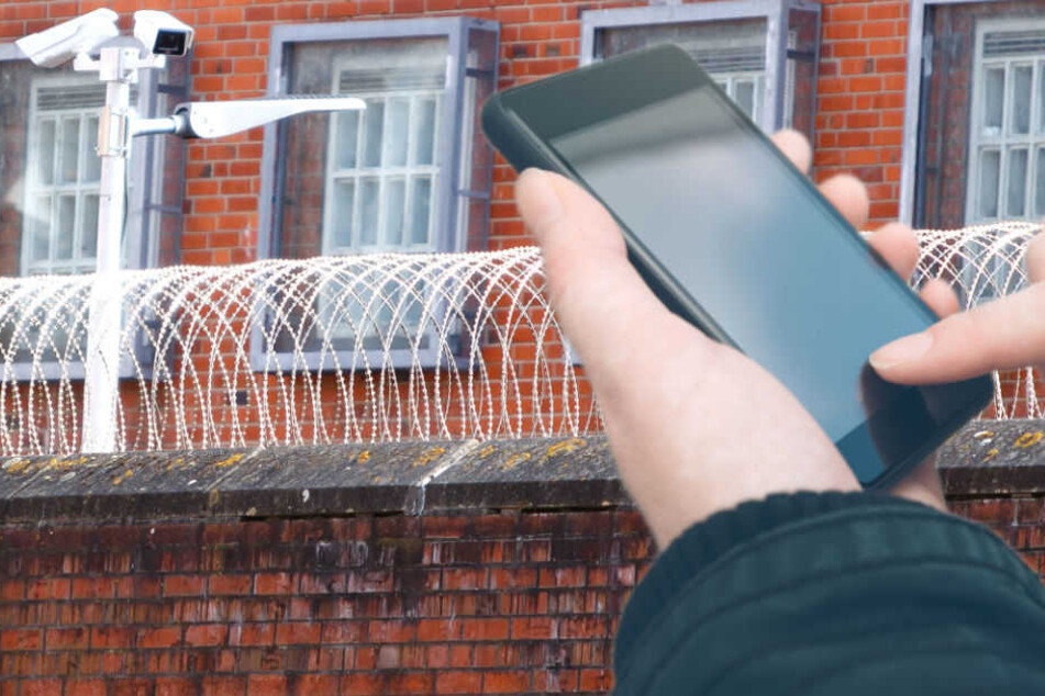 Immer wieder werden Handys illegal in Gefängnisse gebracht. (Symbolbild)