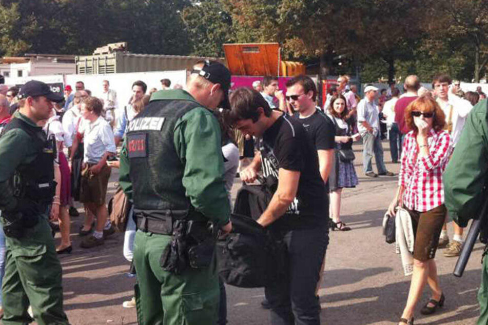 Dieses Jahr wird vor und auf dem Fest streng kontrolliert. Rucksäcke wie dieser hier dürfen gar nicht erst aufs Gelände.