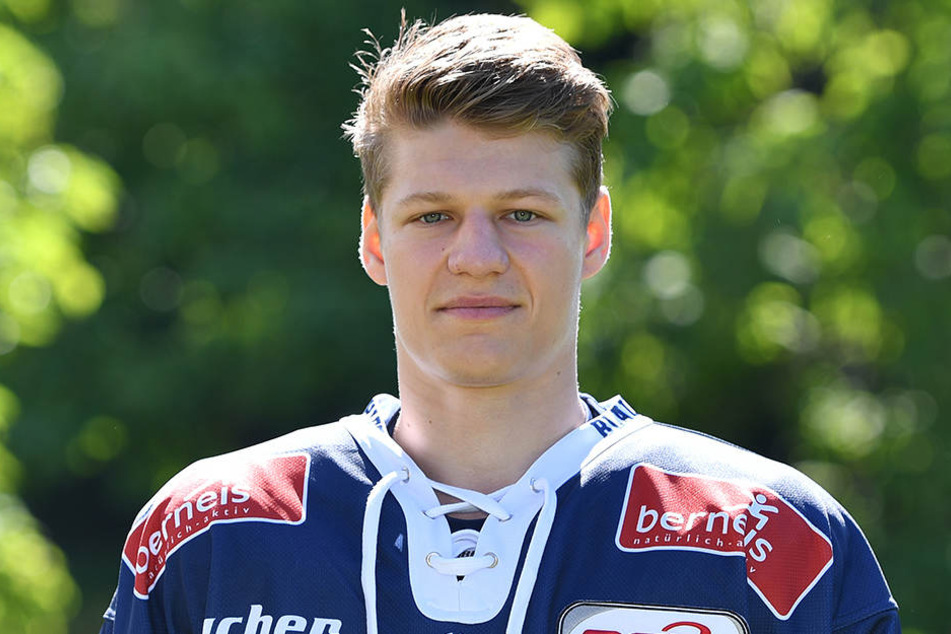 Domenik Grafenthin bleibt bei den Eislöwen, obwohl andere Clubs um ihn buhlten.