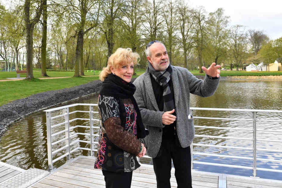 Thüringens Landwirtschaftsministerin Birgit Keller (Die Linke) ließ sich von Gartenschau-Geschäftsführer Detleff Wierzbitzki das Gelände zeigen.