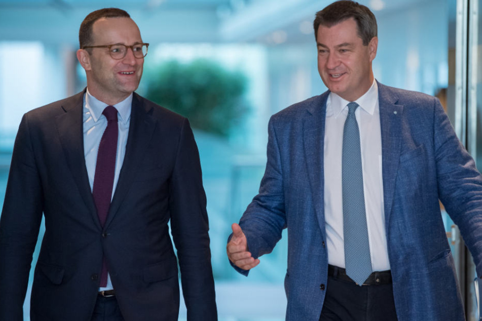 Bei der CSU sitzt Bayerns Ministerpräsident Markus Söder (r.) fest im Sattel.