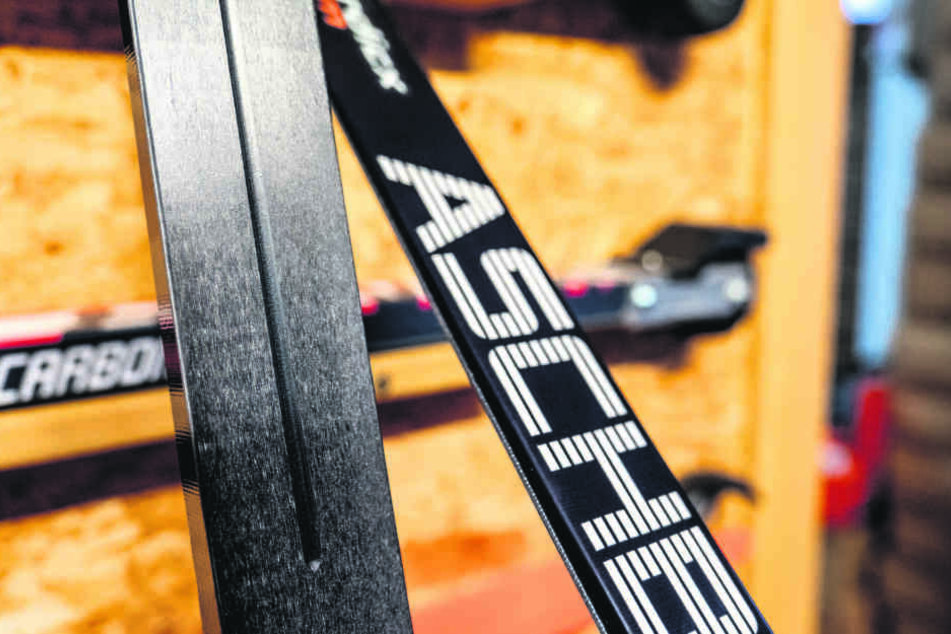 Der innovative Nanobelag versiegelt die Ski von selbst.