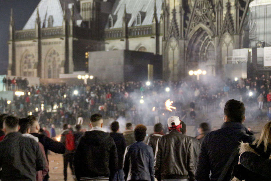 Die Tumulte und Übergriffe in der Kölner Silvesternacht sollten von ungelernten Flüchtlingen überwachte werden.