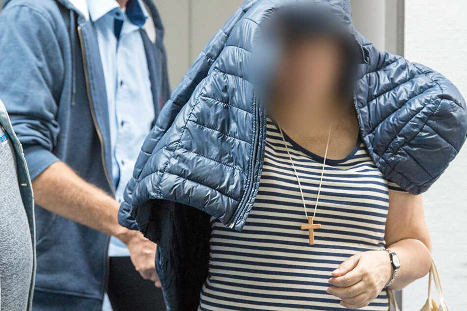 Die Angeklagte hatte laut Anklage aus Eifersucht ihren Partner nachts im Schlafzimmer mit dem Wasser übergossen.