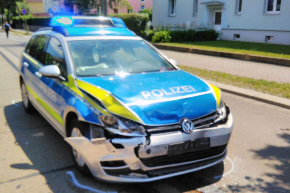Beide Fahrzeuge sind nach dem Crash schrott.