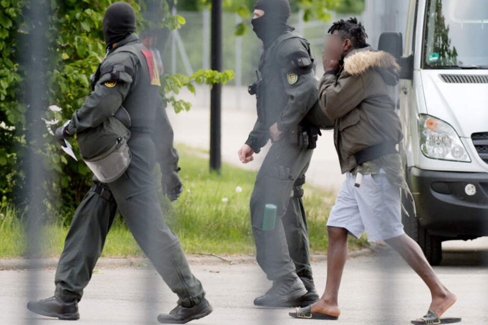 Einen mann nach einem treffen fragen Einen mann nach einem treffen fragen