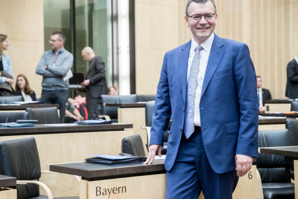Bayerns neuer Medienminister Florian Herrmann hat eine klare Warnung. (Archivbild)