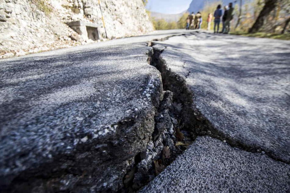 Seismologen sprechen aktuell von einer Erdbebensequenz - das eine regt das nächste an.