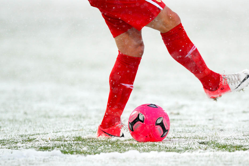 In Russland wurde ein Erstliga-Spiel bei Minus 14,9 Grad Celsius unter Protest ausgetragen.