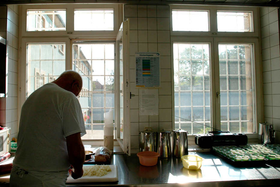 Bis zu 27 Strafgefangene arbeiten in der Dresdner JVA-Küche, kochen über 800
Essen täglich. Die Aufnahme zeigt die JVA-Küche Konstanz. (Symbolfoto)
