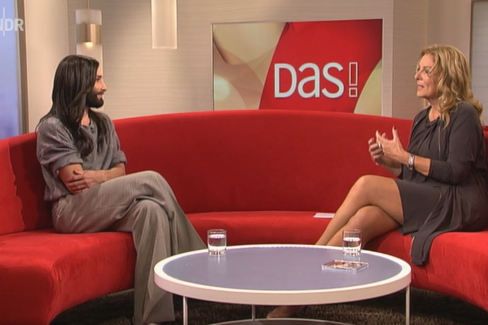 Am Freitag saß Conchita (28) noch auf dem DAS!-Sofa mit Bettina Tietjen (57) - am Samstag steht sie in Berlin auf der großen Bühne.