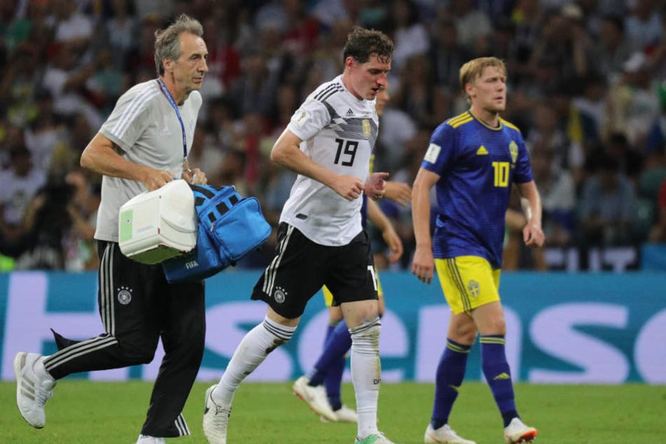 Sebastian Rudy (M.) musste gegen Schweden verletzt vom Feld.
