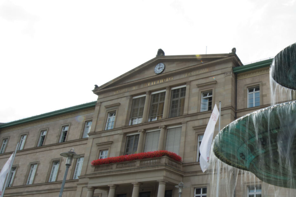 Eine junge Frau wurde beim Lernen in der Uni sexuell belästigt. (Symbolbild)