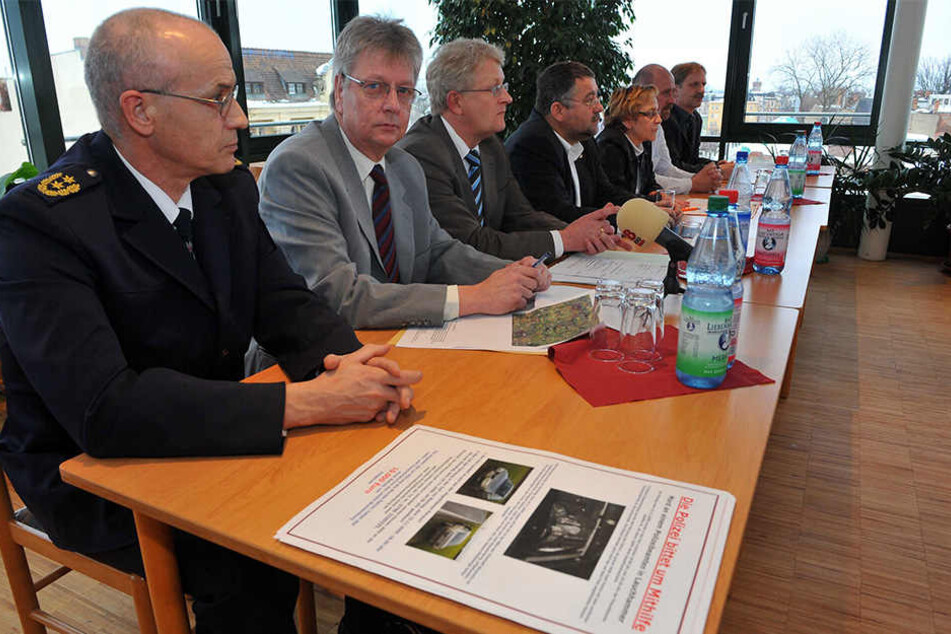 Auch Jürgen Jakobs (links) untersucht die Vorfälle.