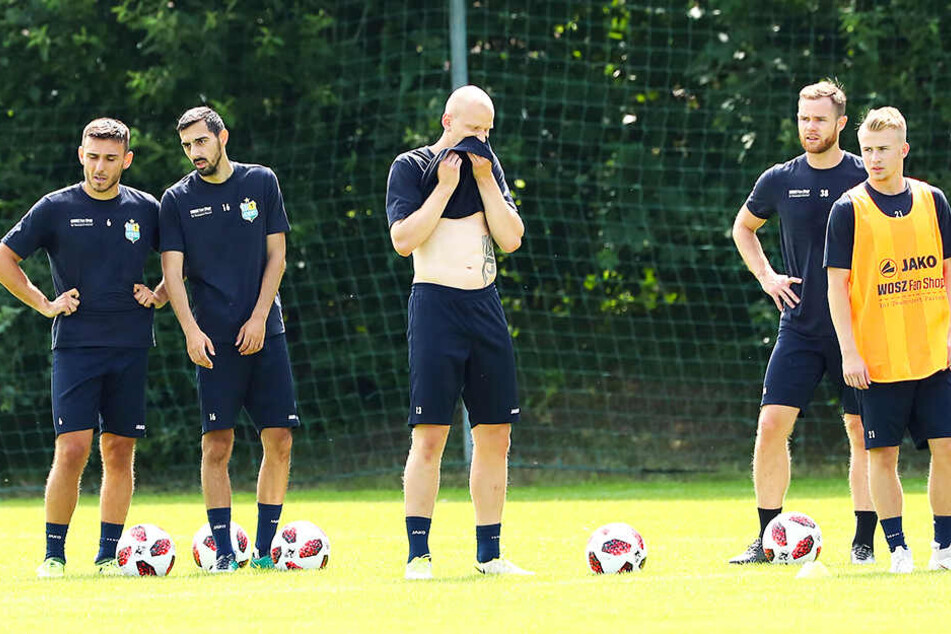 Jakob Gesien (r.) war beim Trainingsauftakt noch dabei.