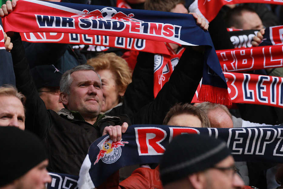 Der ZFC Meuselwitz baut extra an, damit genügend RB Leipzig Fans Platz haben.