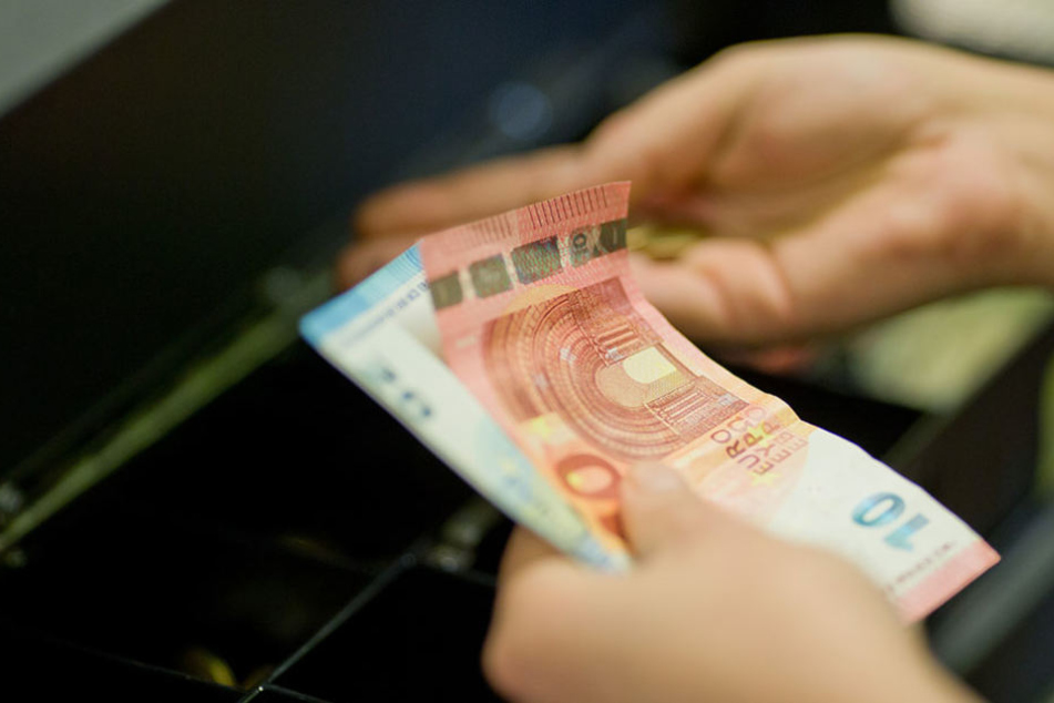 Die Räuber wollten das Geld aus der Supermarkt-Kasse und dem Büro. (Symbolbild)