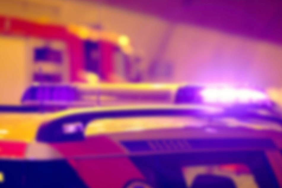 Unfall bei Kassel: Motorradfahrer (23) stirbt, zwei Menschen lebensgefährlich verletzt