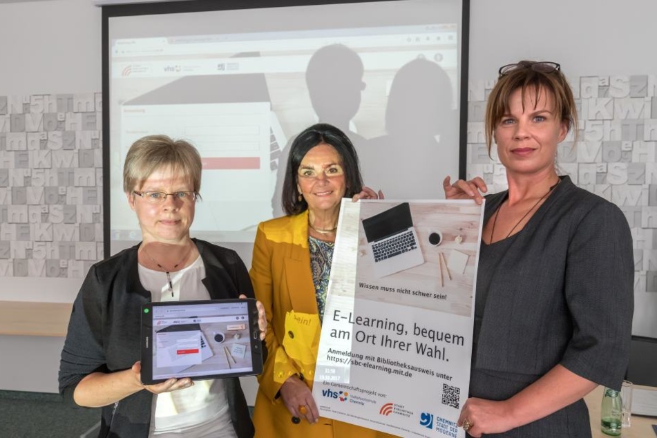 Lektorin Diana Thümer, Bibliotheksleiterin Elke Beer und VHS-Chefin Grit Bochmann (v.l.) stellten das Lernportal vor
